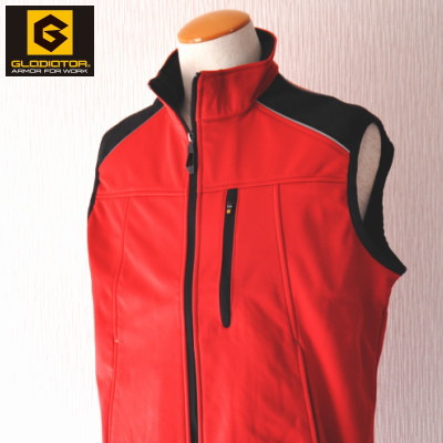 背中に刺繍も可能な赤ベスト