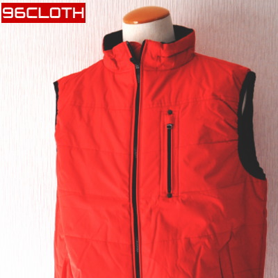 オシャレに防寒対策！中綿入り赤ベスト